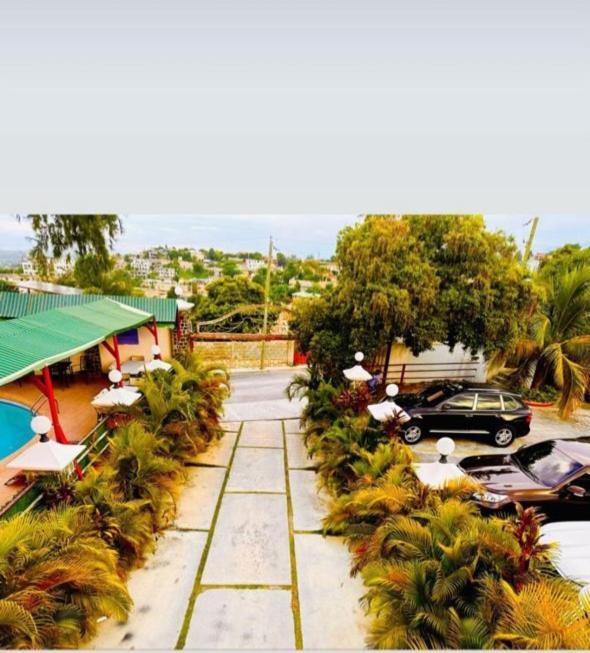 Vivy Hill'S Hotel Port-au-Prince Exterior photo