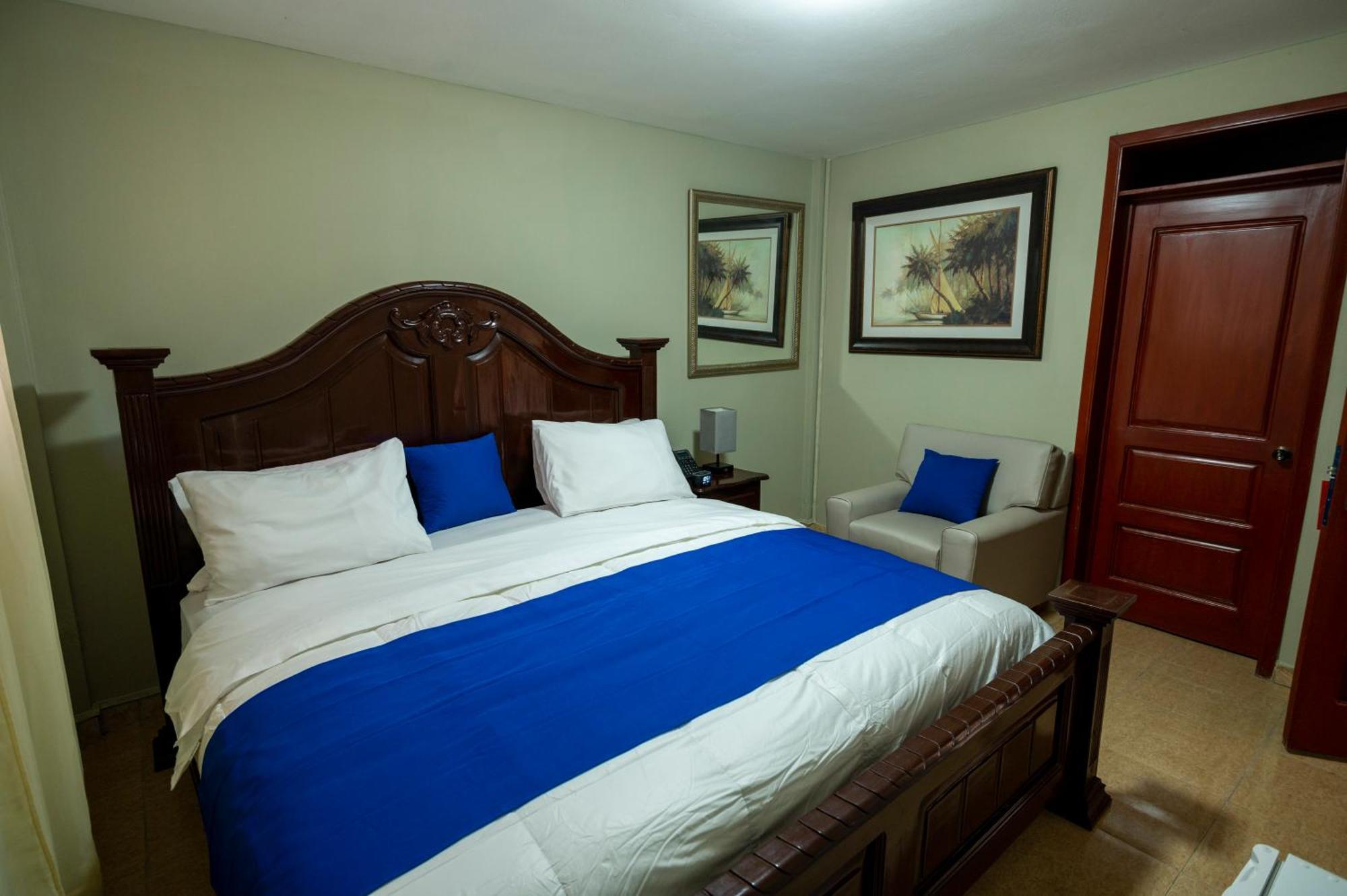 Vivy Hill'S Hotel Port-au-Prince Exterior photo