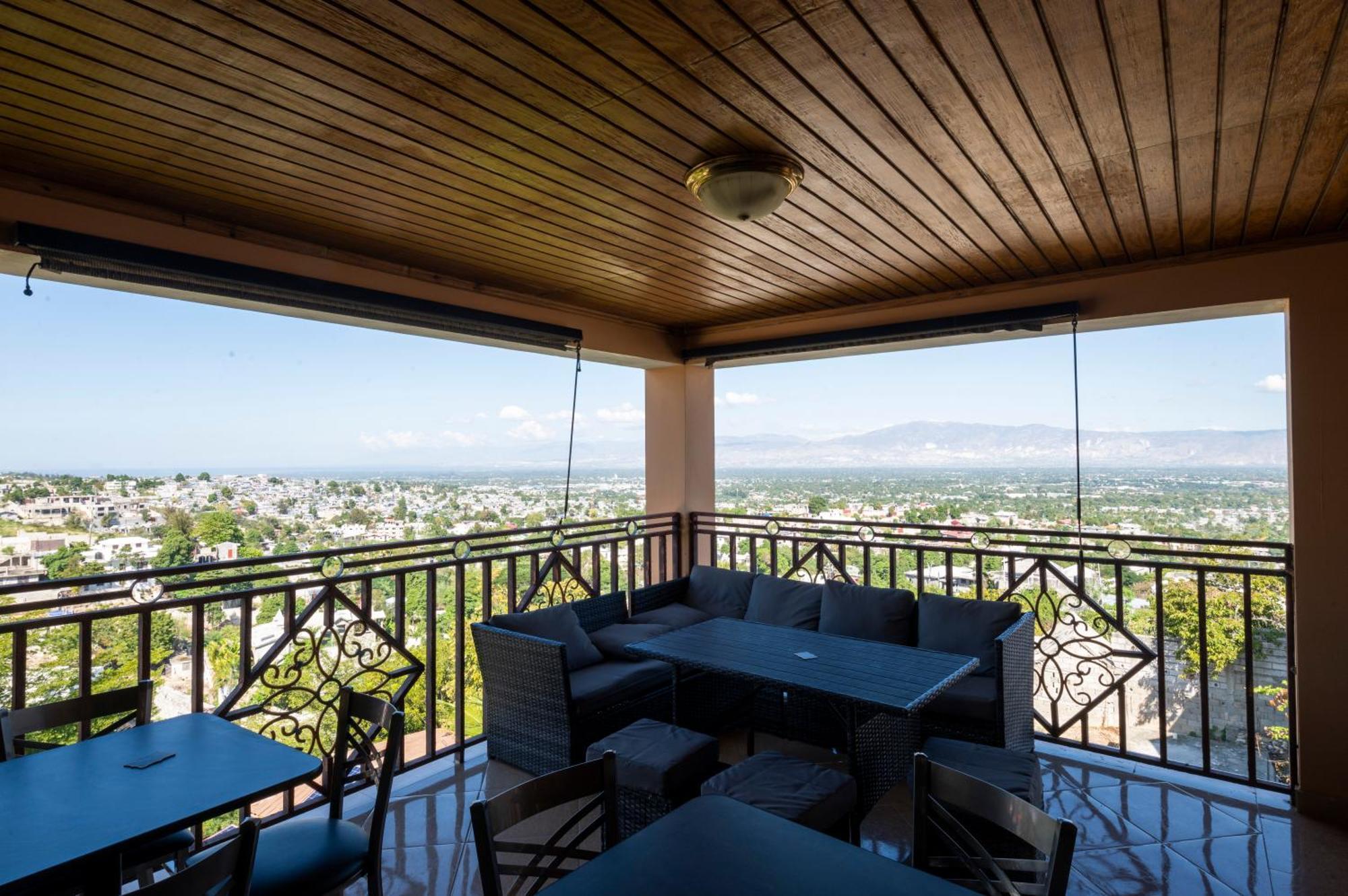 Vivy Hill'S Hotel Port-au-Prince Exterior photo